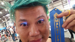 这个歪果仁发明的LED眼睫毛，简直要辣瞎我的钛合金狗眼