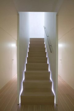 楼梯如何改装踏步灯带或地脚灯？驱动放哪里？