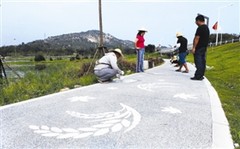 福建石狮环塔山水库荧光栈道即将完工亮灯