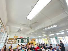 浙江江洪塘中心小学自筹资金为37间教室换上护眼照明灯​