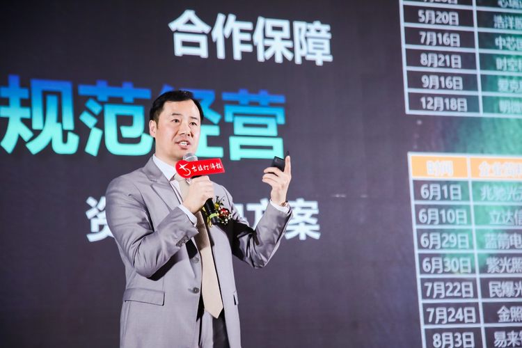 亮点奖创始人、古镇灯饰报总编曹利晖1