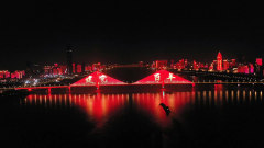 湖北武汉：无人机+灯光秀为庆祝中国共产党建党100周年营造良好氛围