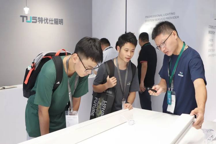 特优仕照明携手得邦总部亮相第28届广州国际照明展览会！