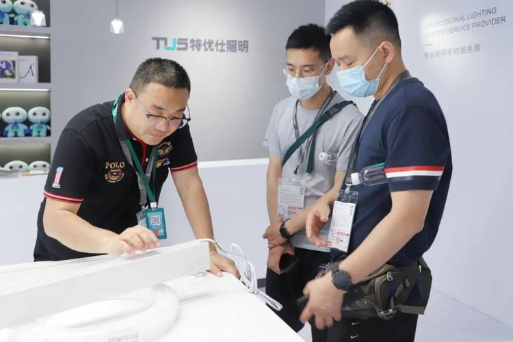 特优仕照明携手得邦总部亮相第28届广州国际照明展览会！