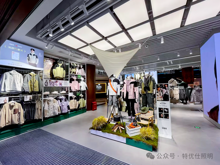 森马集团品牌集合店：光影与时尚的完美交响！