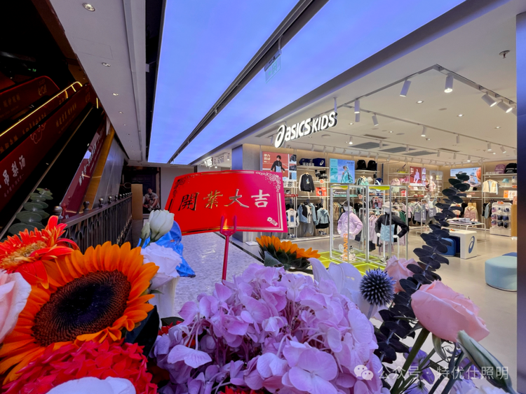 森马集团品牌集合店：光影与时尚的完美交响！